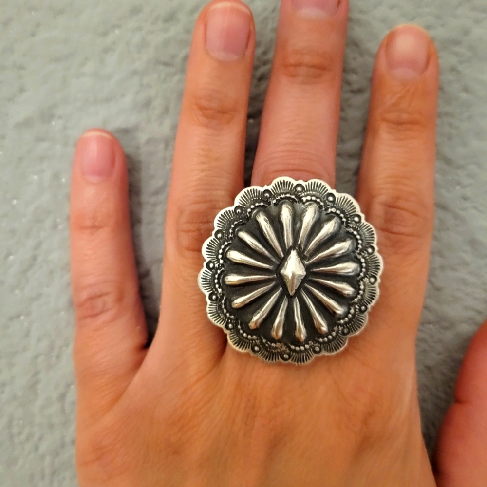 Vintage Sterling Silver Large Concho Ring - Picture 3 of 14